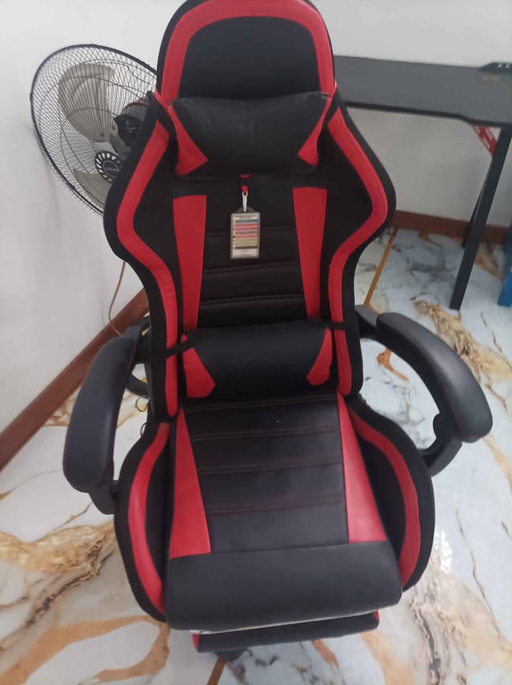 Jual 1 Set Kursi Gaming + Meja Gaming | Kondisi Bagus & Nyaman! 🎮