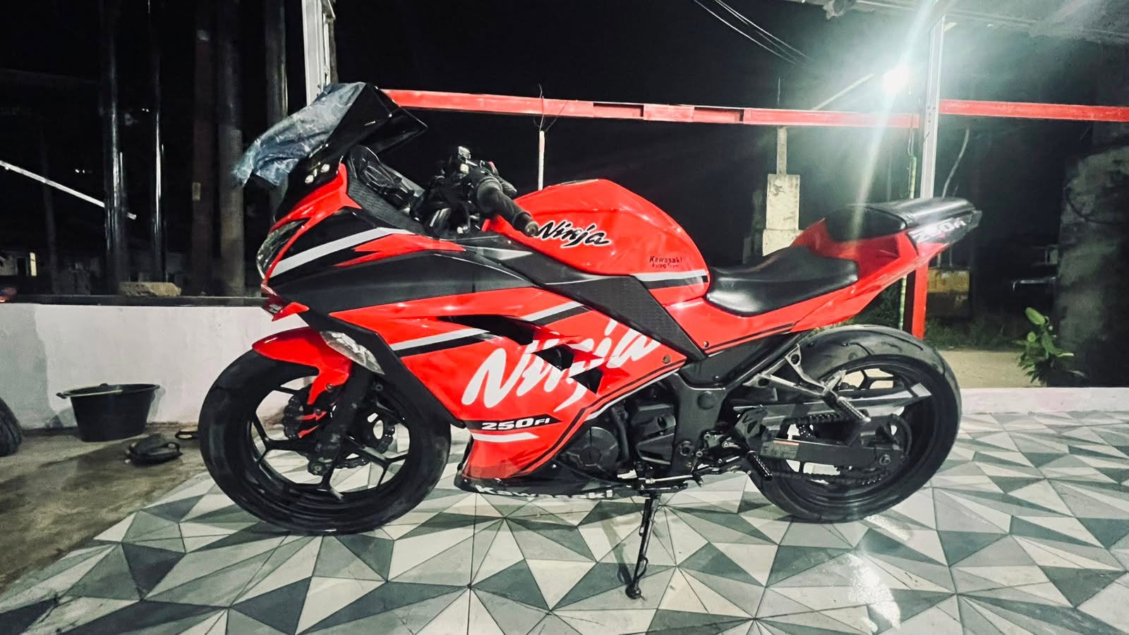 Dijual Kawasaki Ninja 250 4 Tak SS 2017 – KM Rendah, Siap Pakai
