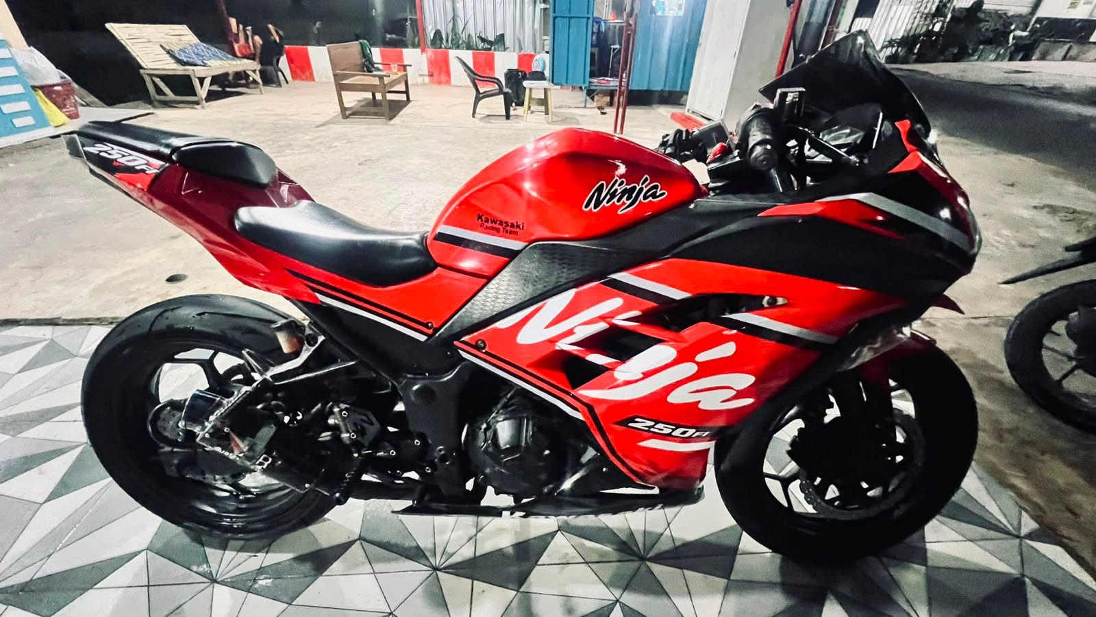 Dijual Kawasaki Ninja 250 4 Tak SS 2017 – KM Rendah, Siap Pakai