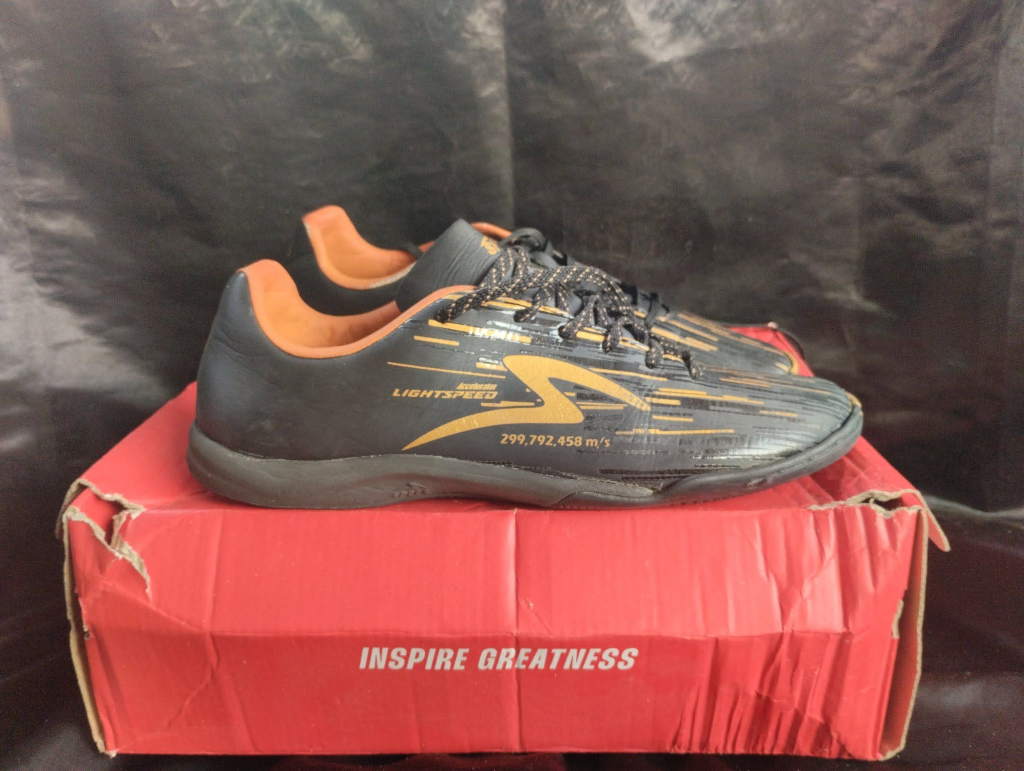 Jual Sepatu Futsal LS Rebound Black Gold Size 40 – Cuma Rp295.000! 🔥
