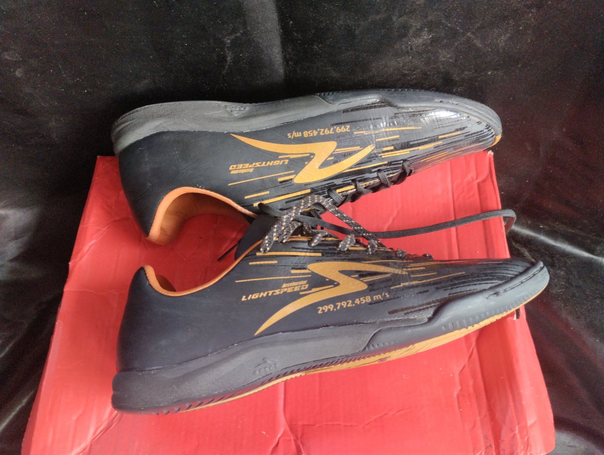 Jual Sepatu Futsal LS Rebound Black Gold Size 40 – Cuma Rp295.000! 🔥