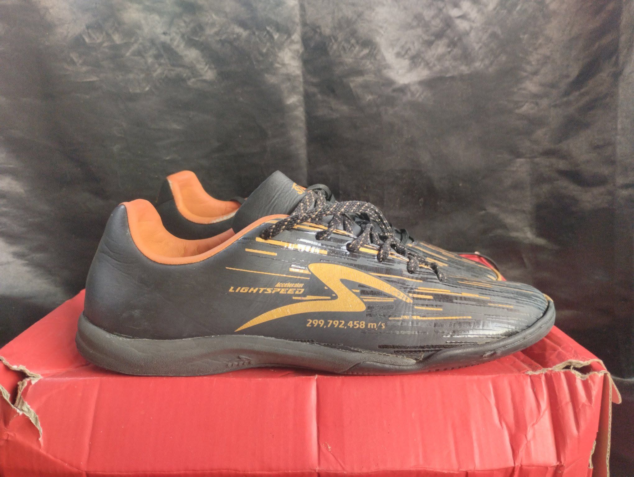 Jual Sepatu Futsal LS Rebound Black Gold Size 40 – Cuma Rp295.000! 🔥