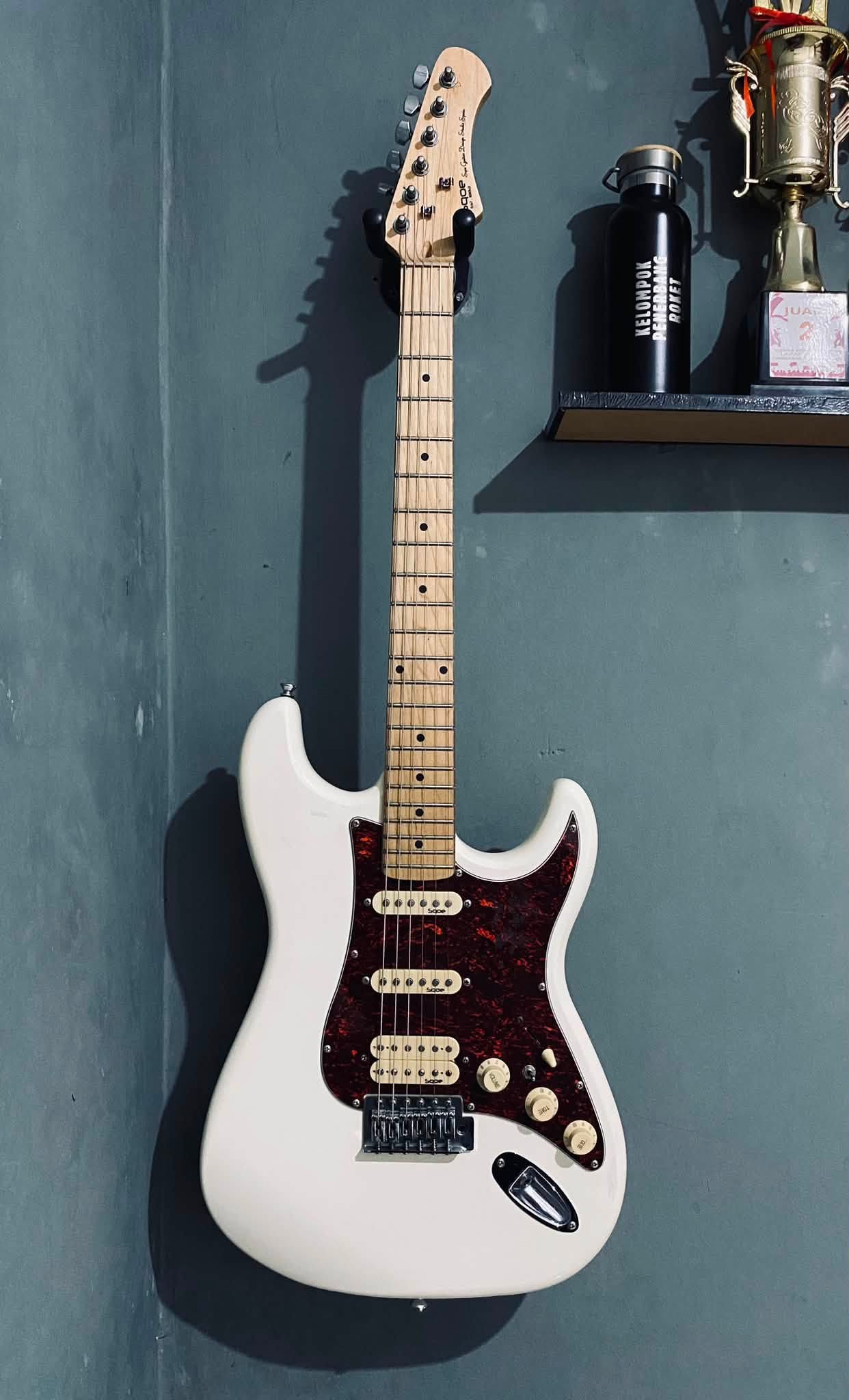 Gitar SQOE SEST250 + Ampli AMB 5 Inch – Paket Siap Main! 🎸🔥